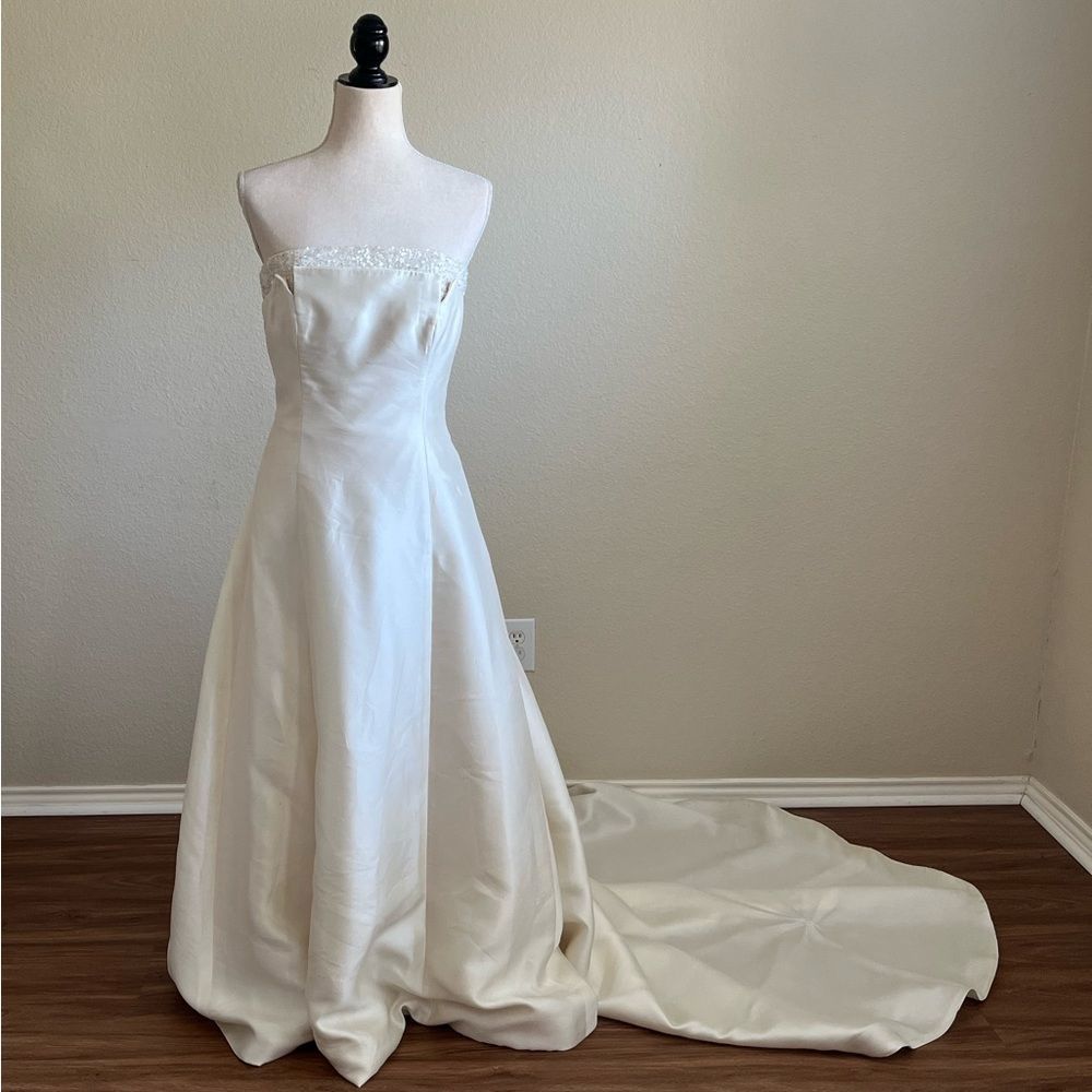 Pronovias Silk Wedding Dress with Bustled Train Size 10 - Picture 3 of 10